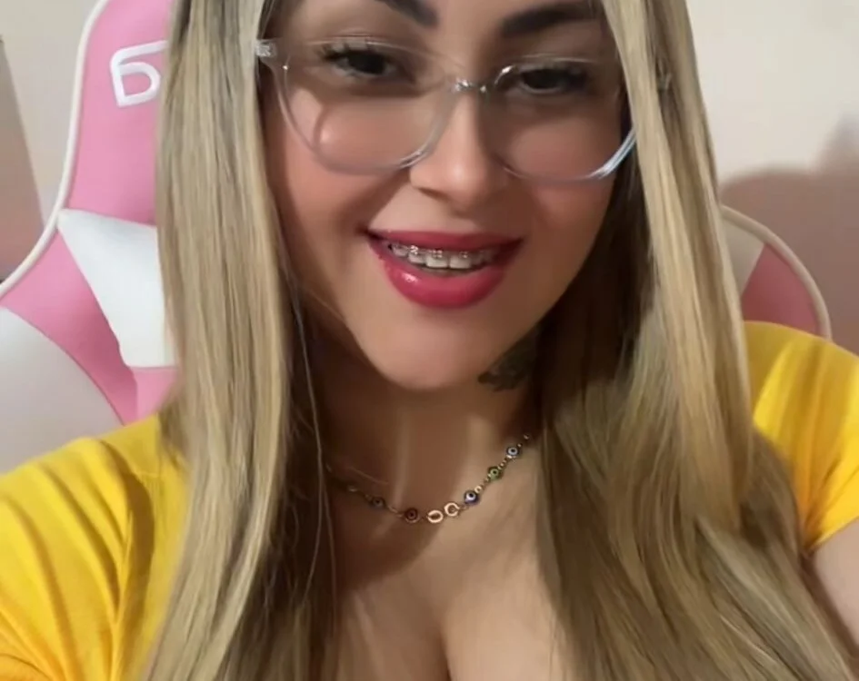 Nel_Acosta's Offline Chat Room