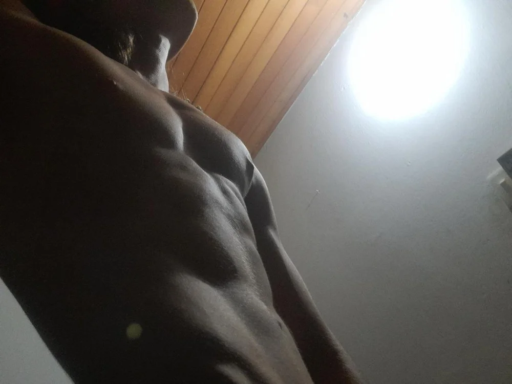 ryan_bronw Offline XXX-Chat