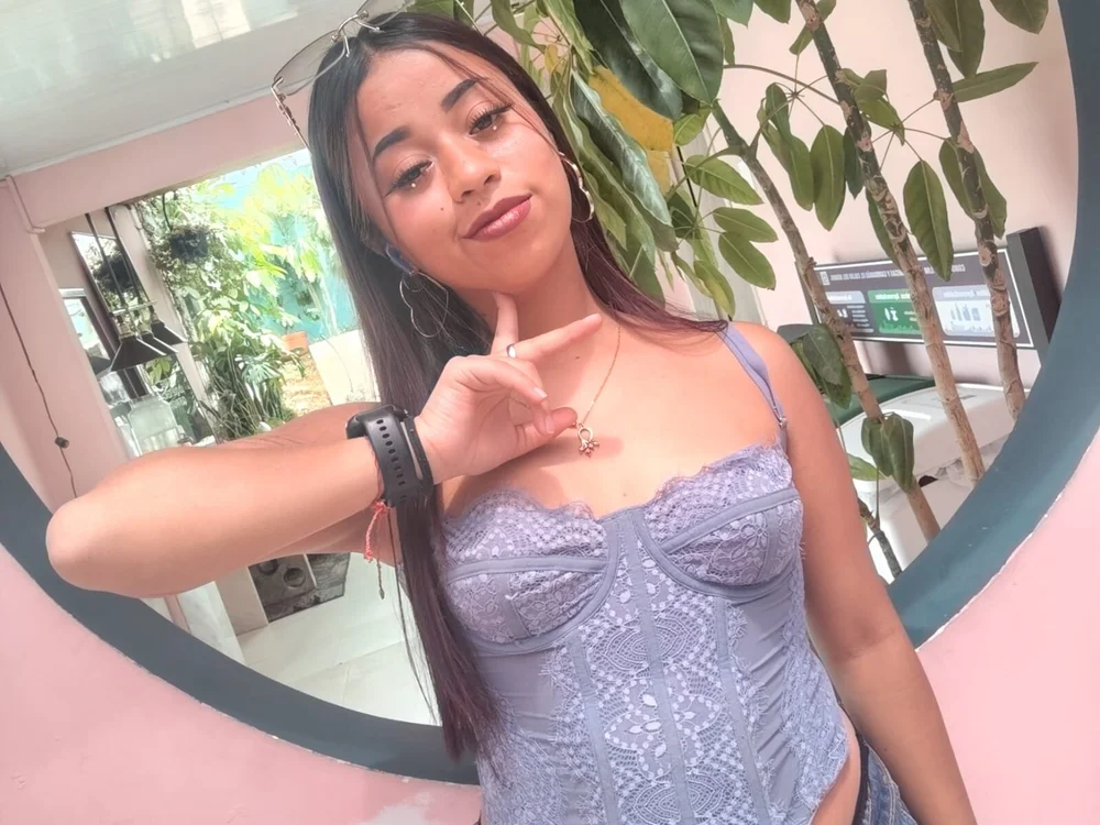 Mia_luxxx_ offline XXX-chat