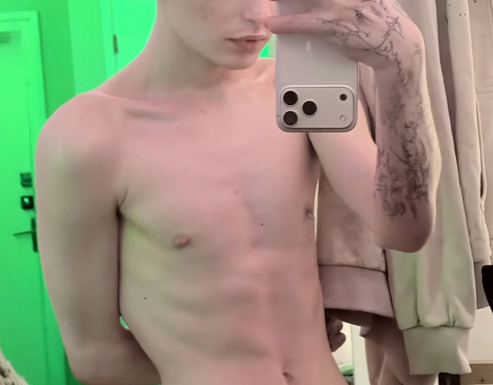 Your_avatar Offline XXX-Chat