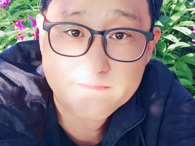 10047 — live male cam