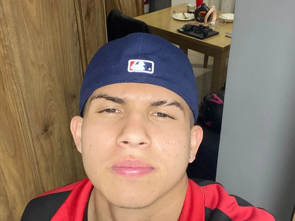 1Hugo1_'s Offline Chat Room