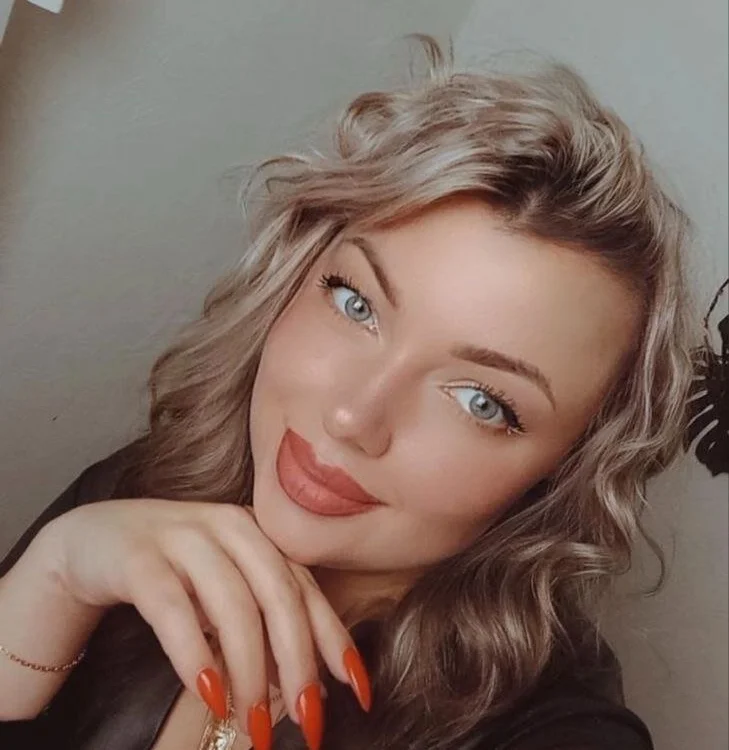 Mikaela_Cute offline chatrum