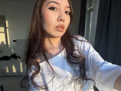 KasieBratton Female Brunette Live Webcam Striptease