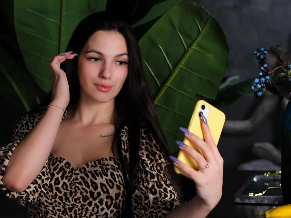 KarlaSim Adlı Modelin Çevrimdışı XXX Sohbeti