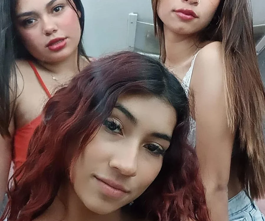 Hot_Whores' Offline Chat Room