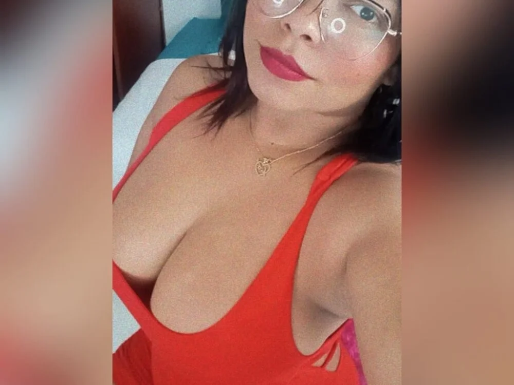 Italyy__boobs 即時 XXX 聊天