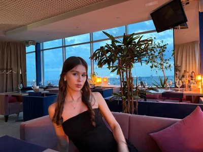 LareeRiva - Girl 
