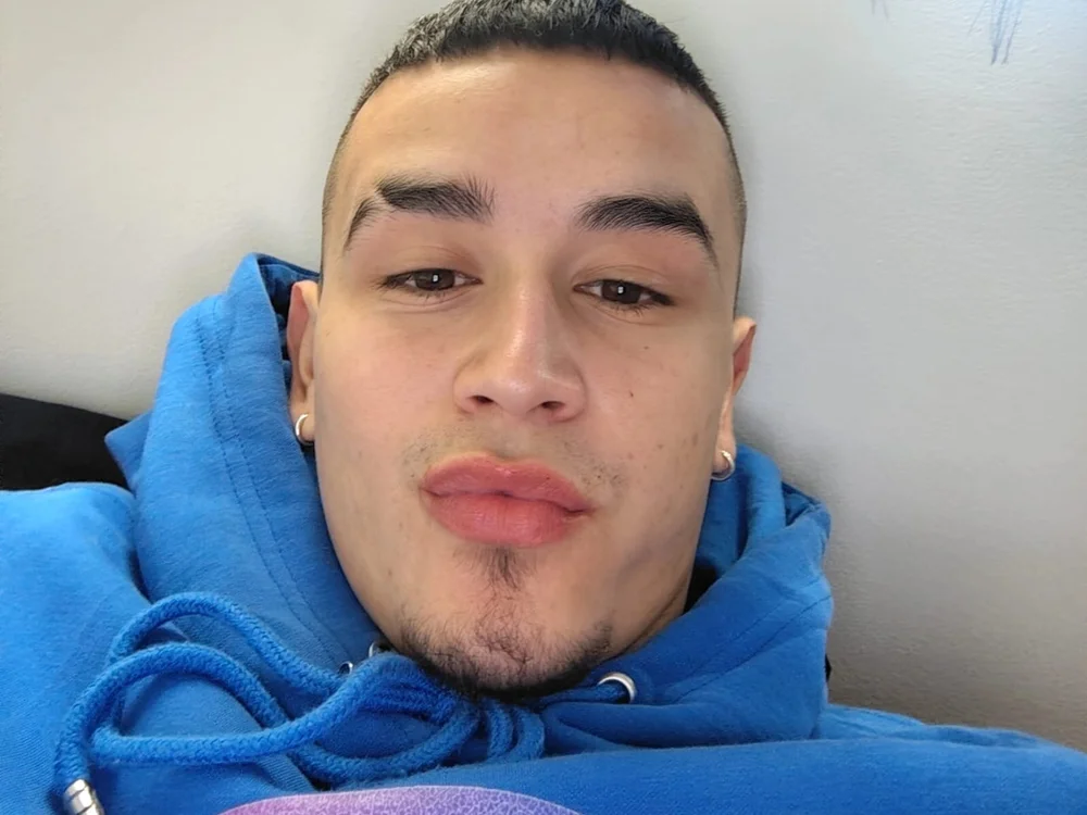 Tylor_25 offline chatrum