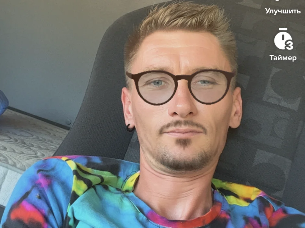 DimoH19cm's Offline Chat Room