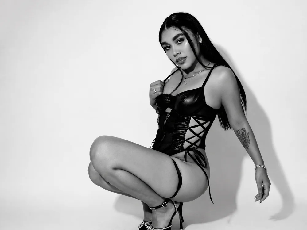Roxana_gomezz's Offline XXX Chat