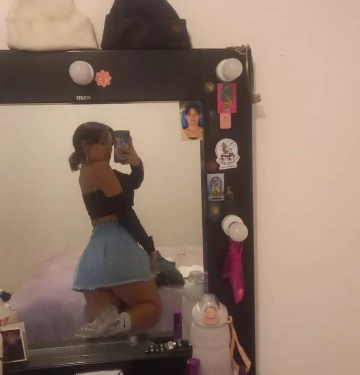 Rooxanne_'s Offline Chat Room