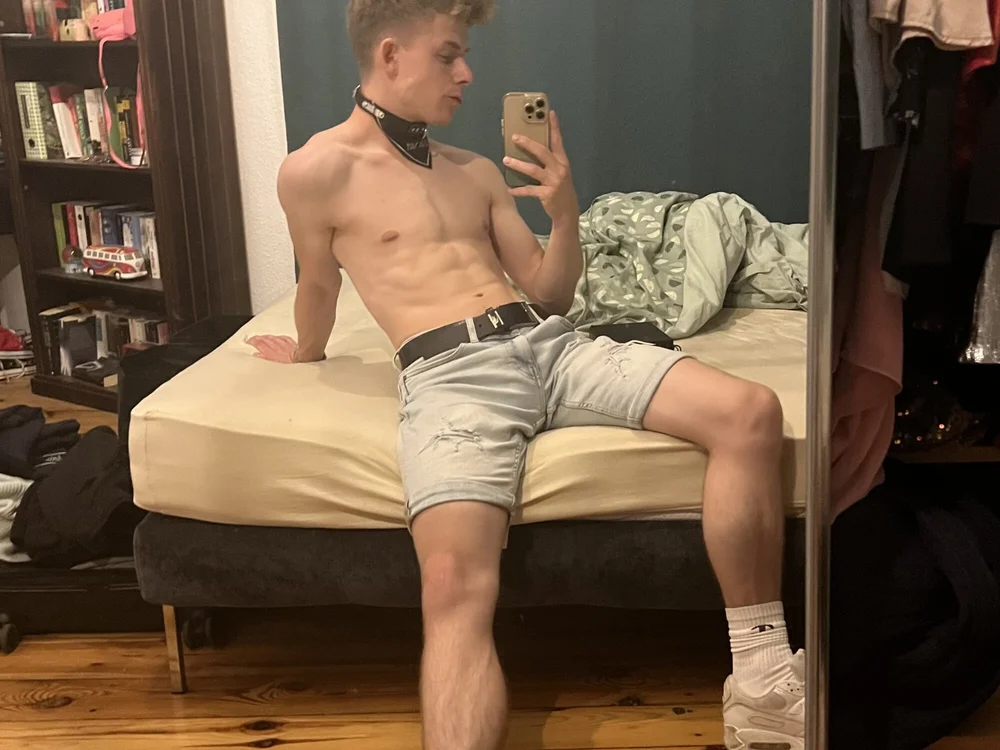 twink4you's Offline Chat Room
