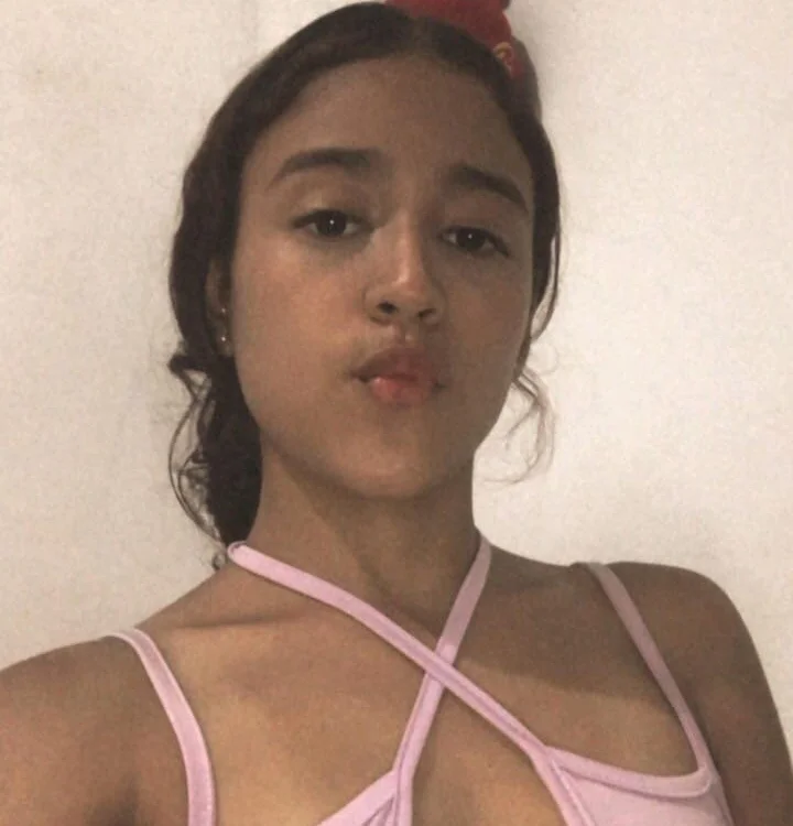 yuli_18_'s Offline Chat Room