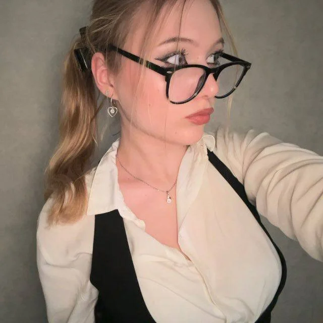 KateHjalmarson's Offline Chat Room