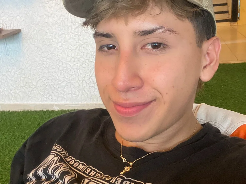 Apolo_27's Offline Chat Room