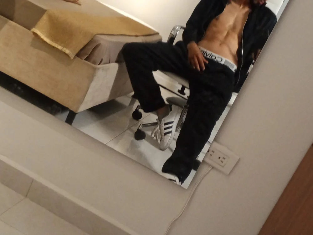 dereklunsford4's Offline XXX Chat