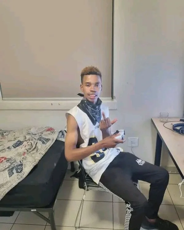 bezelrockie Offline XXX-Chat