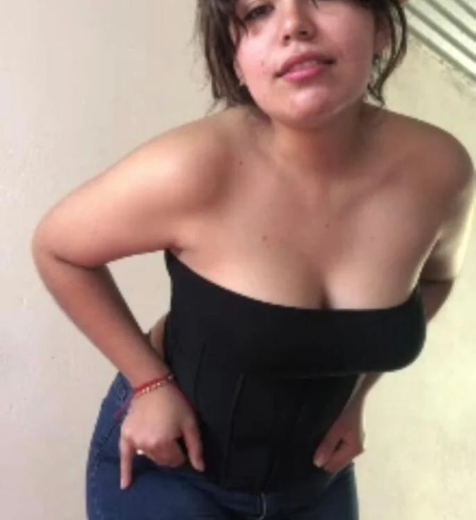 Kaylaa_Cooper's Offline Chat Room