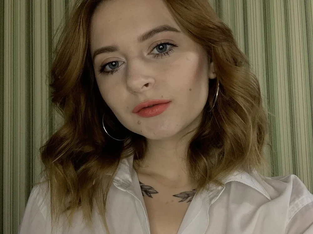Luisaa19's Offline XXX Chat