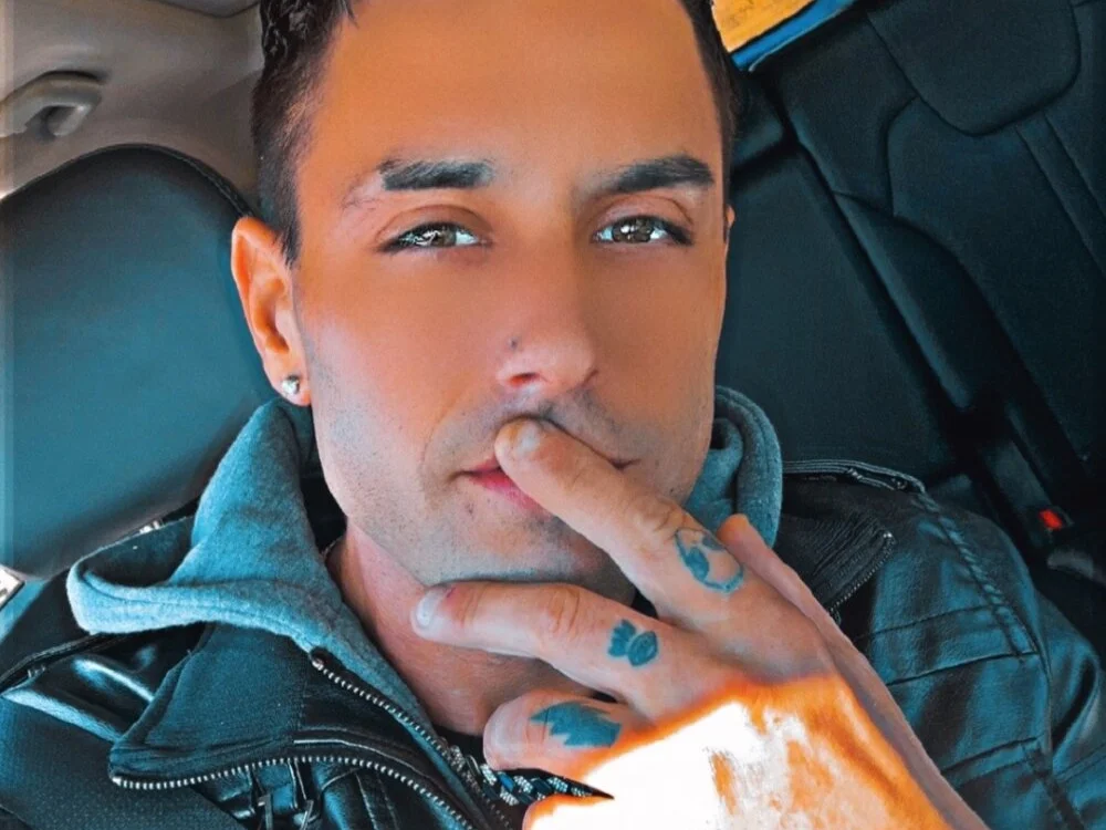 thatdude9_9_9 Adlı Modelin Çevrimdışı XXX Sohbeti