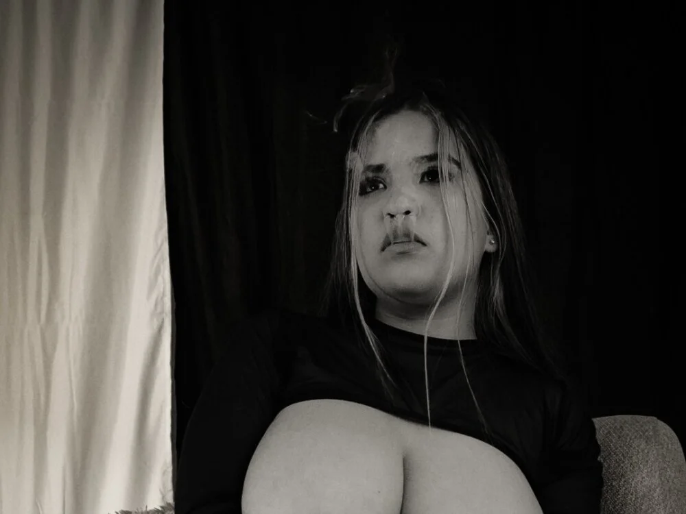 dafne_hss' Offline XXX Chat