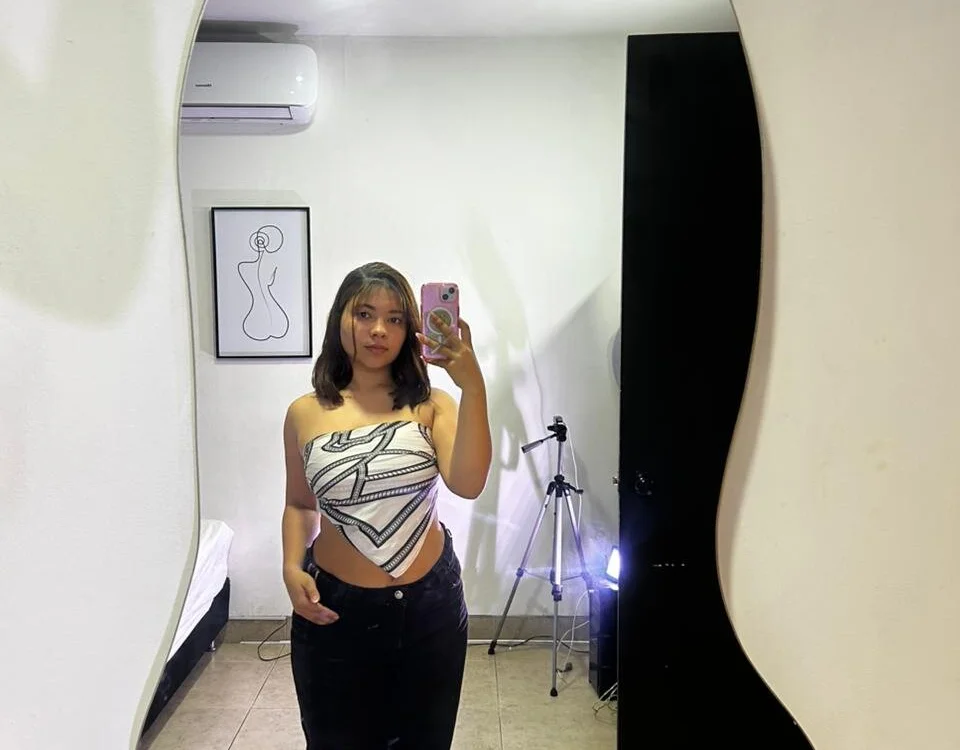 Ayla_Shine's Offline XXX Chat