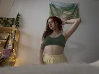 urstripchatgf's webcam live show