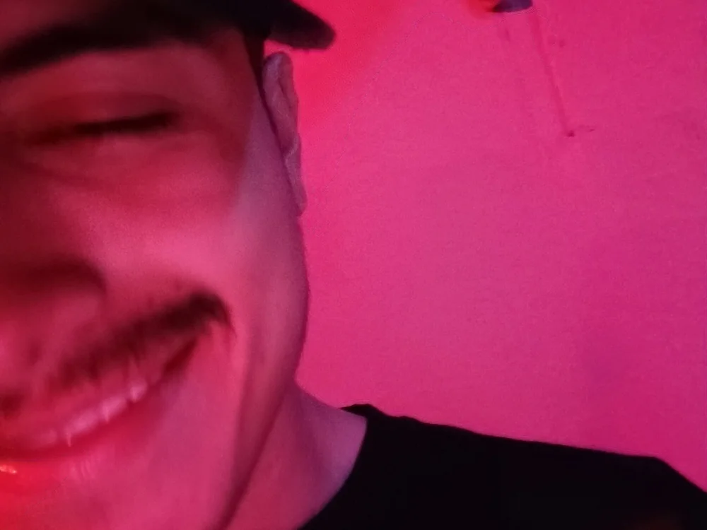 YullzyRuKy's Offline Chat Room
