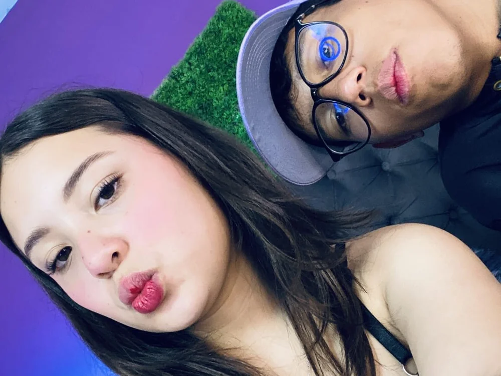 PamelaAndRyan's Offline XXX Chat
