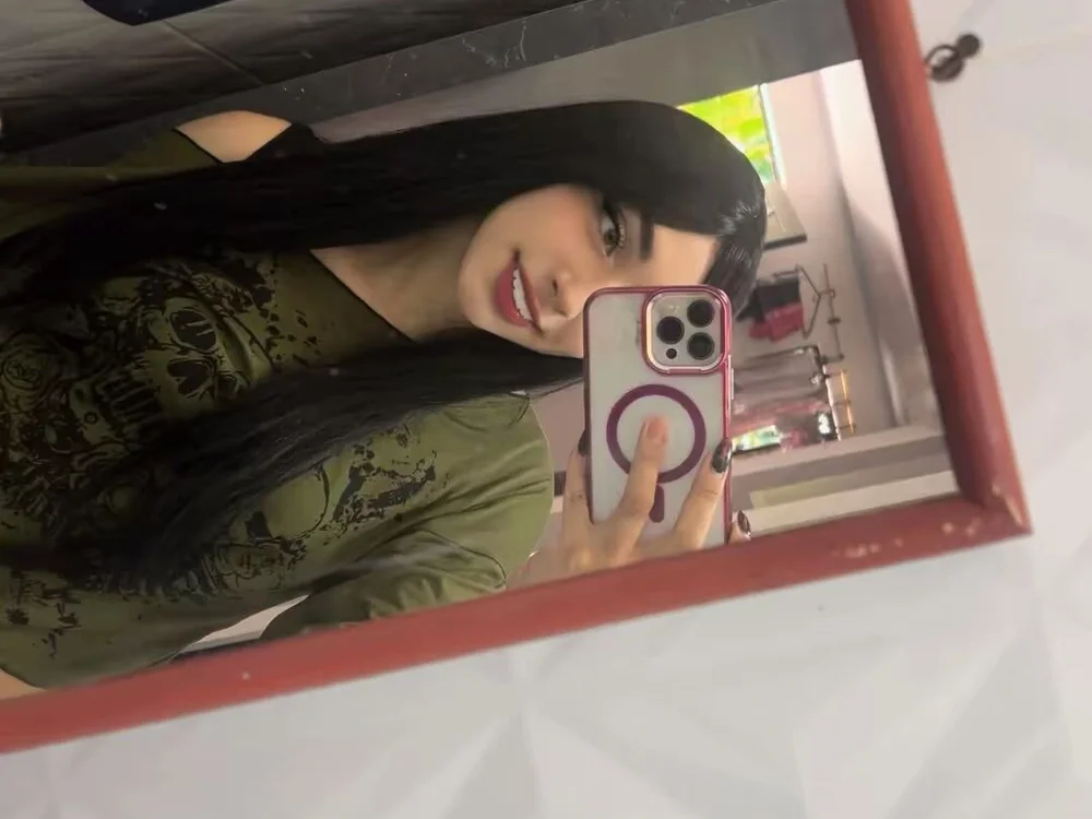 Sara_smithh_ Offline XXX-Chat