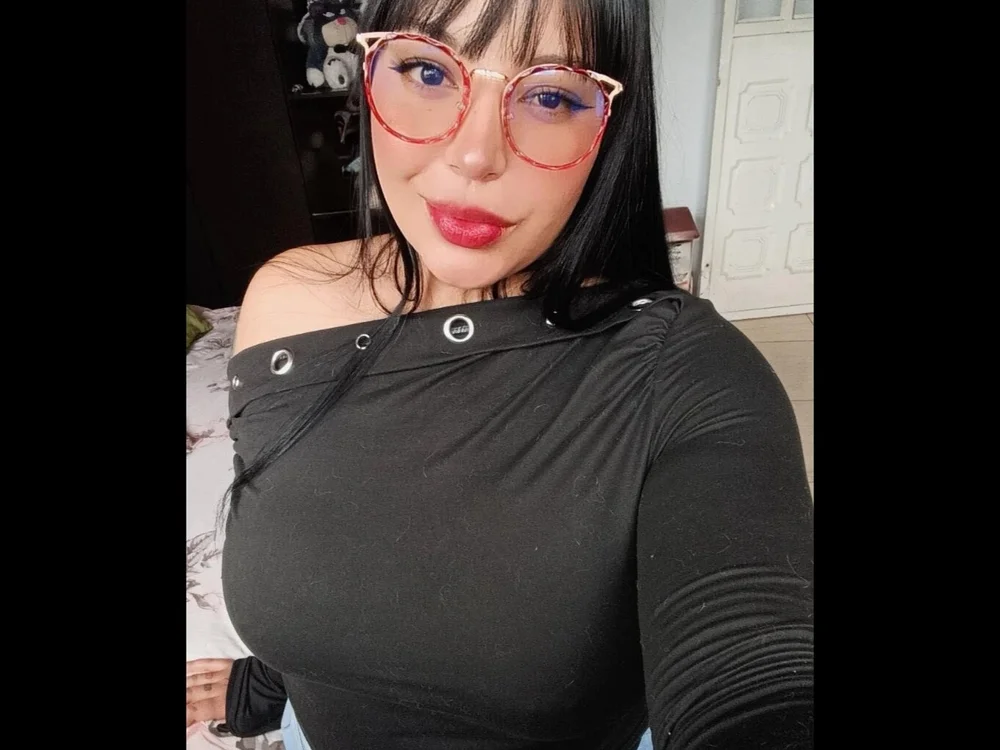 Sara13_b's Offline XXX Chat