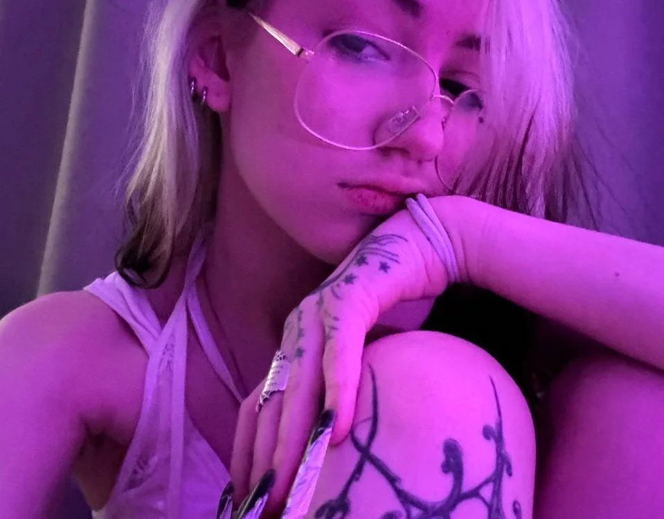 wingless__lala's Offline XXX Chat