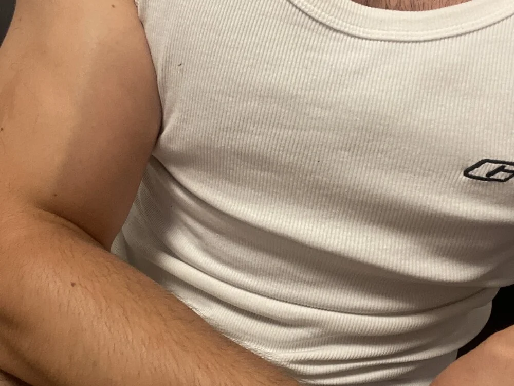 Youngmuscelfit9 Chat XXX offline