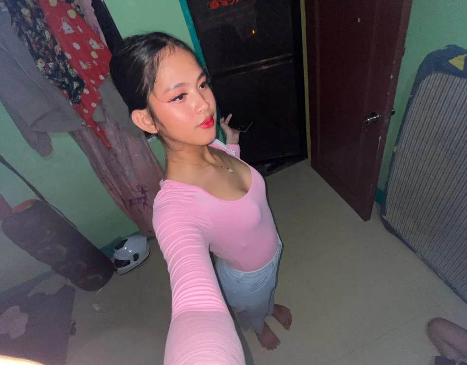 Iwantreallove_143's Offline XXX Chat