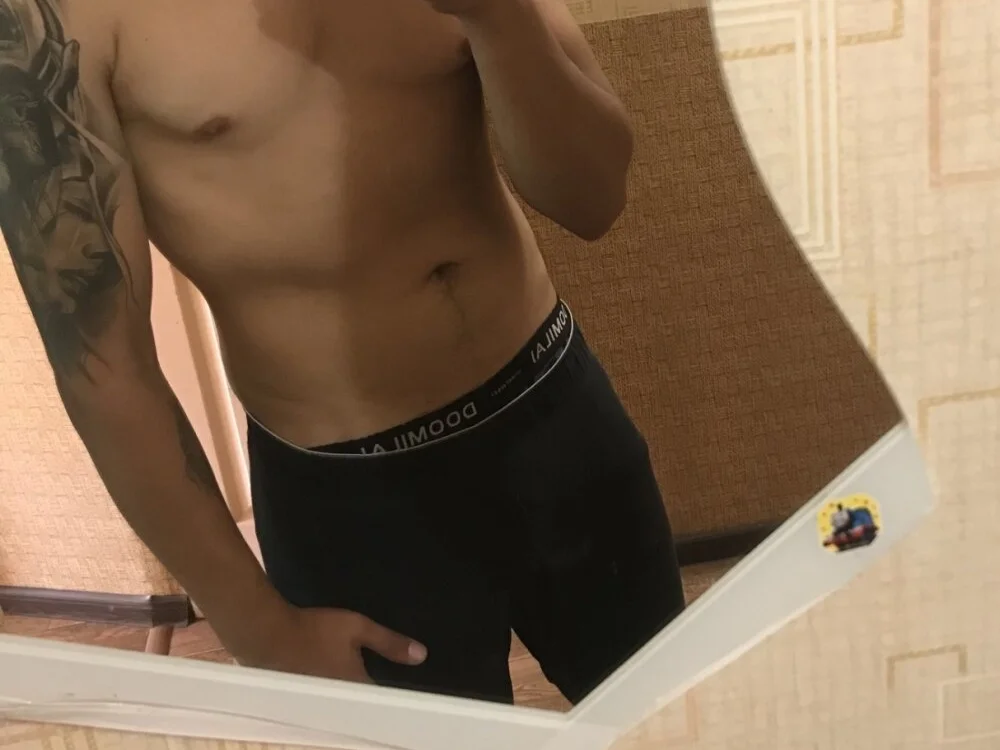 Young_MrOnly Offline XXX-Chat