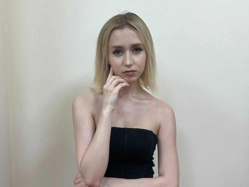 ColeenClabo's Offline Chat Room