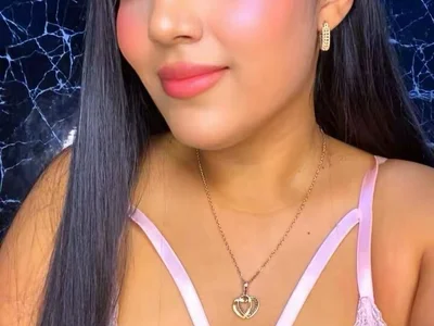 TheSexyLaura on StripChat