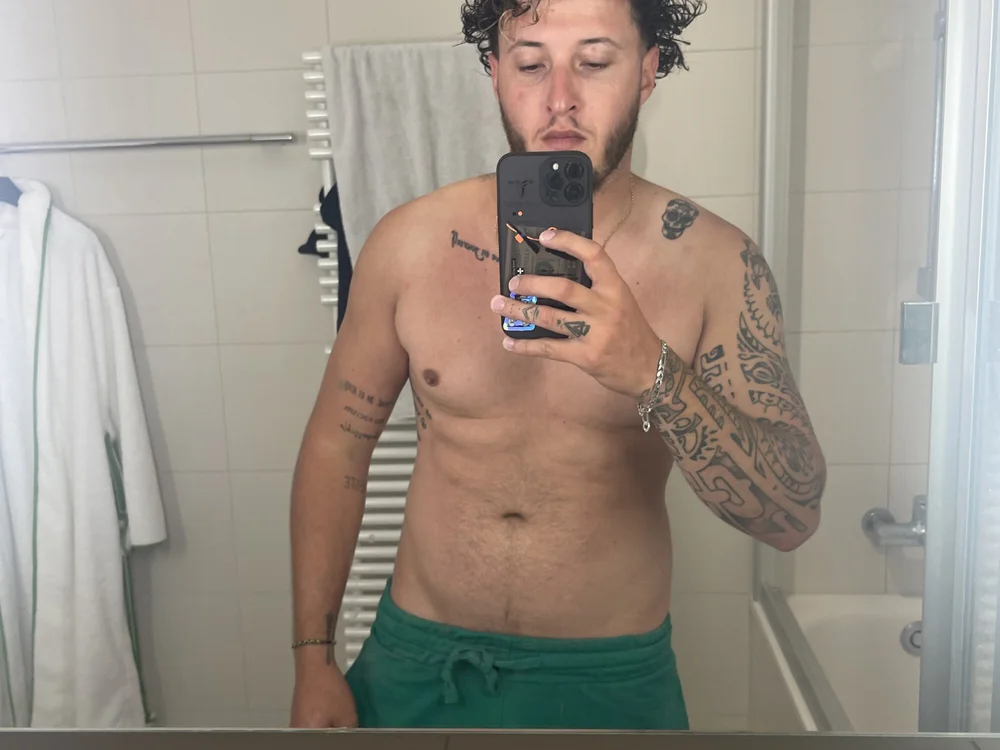Brown22_22's Offline XXX Chat