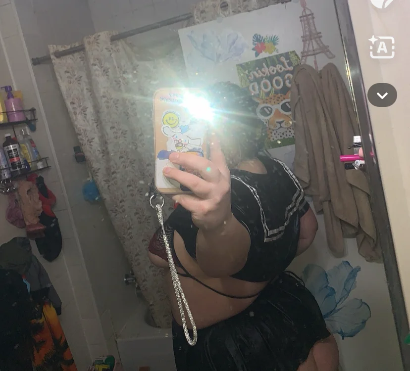 Queendeeeeothroattt Offline XXX Chat