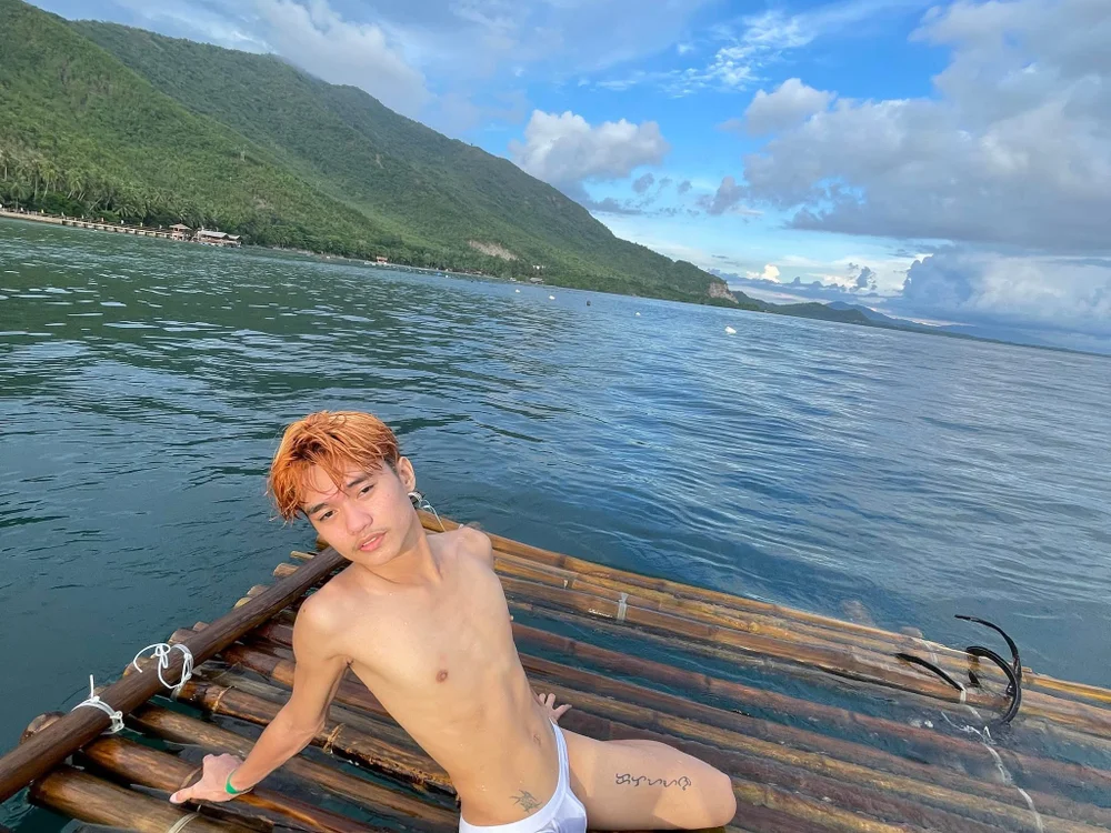 Ur_little_secret69 離線 XXX 聊天