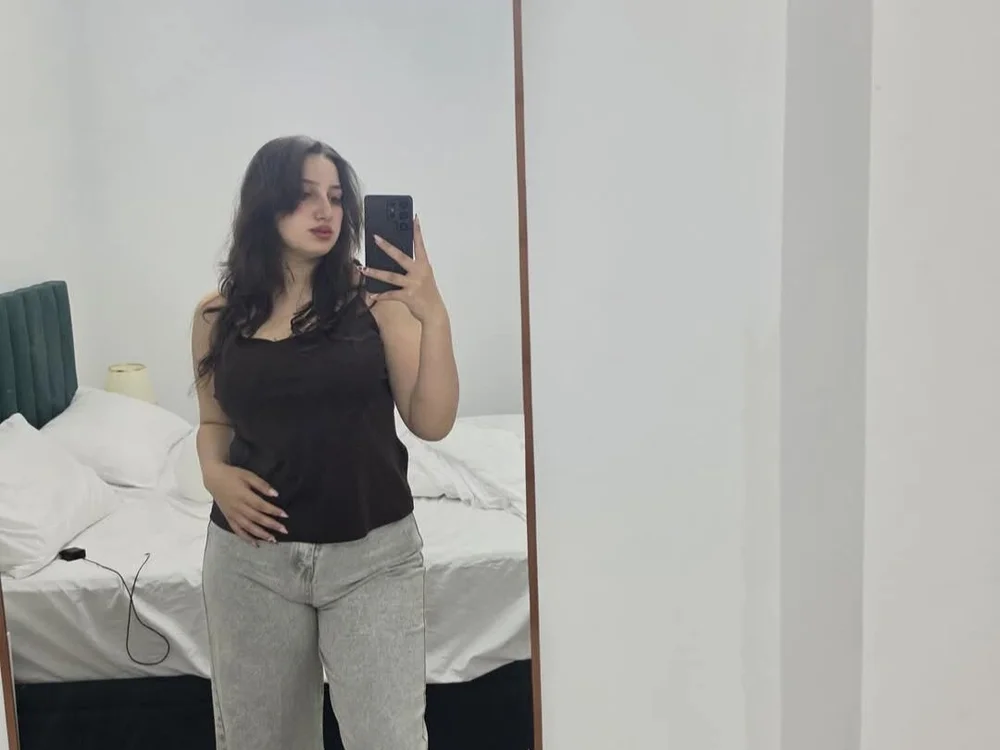 patrona_kimita9 Adlı Modelin Çevrimdışı XXX Sohbeti