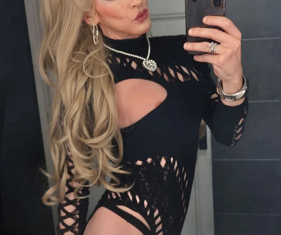 Azurea69 Adlı Modelin Çevrimdışı XXX Sohbeti