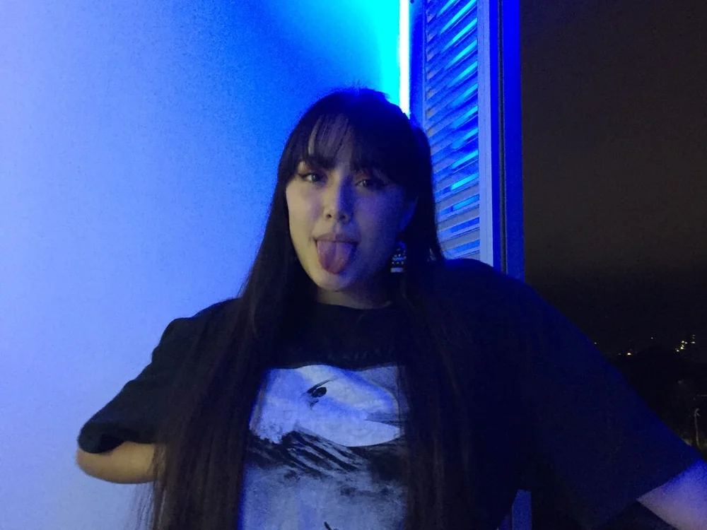 astrid_days' Offline Chat Room
