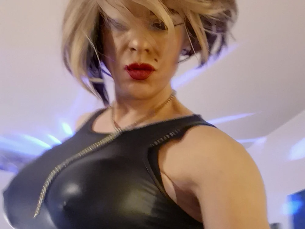 Gell10 - Trans webcam sex chat