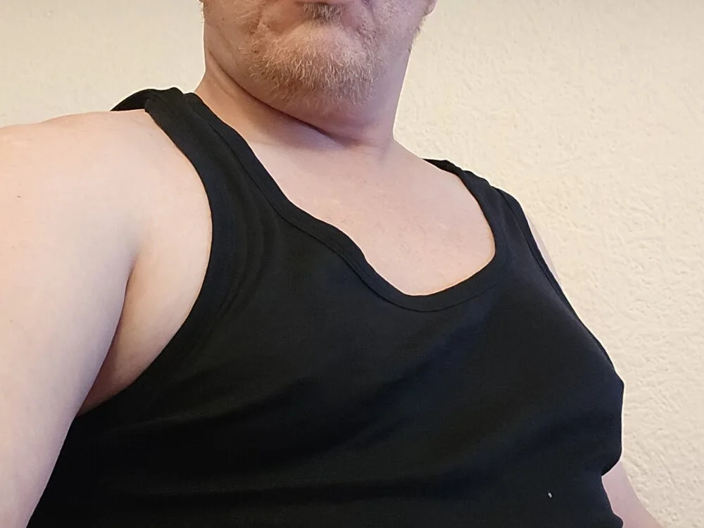 Wiesbadener83n Offline XXX chat