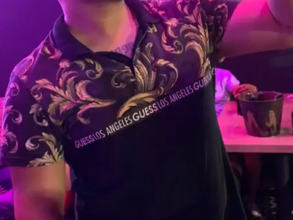 cesarcuts' Offline Chat Room