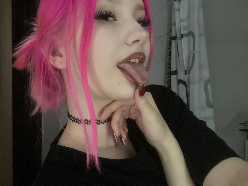 Kitty_Murrr's Offline Chat Room