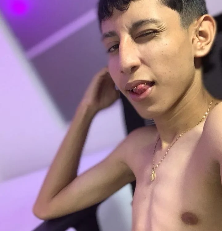 spicyslim_n Offline XXX chat