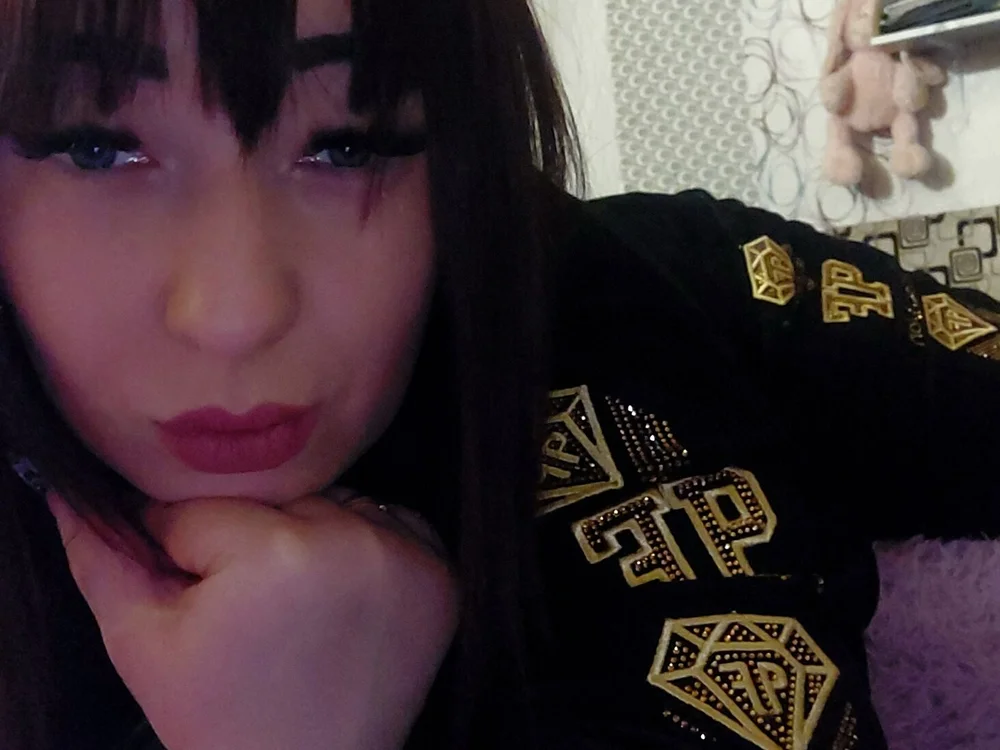 Liz_Alma's Offline Chat Room